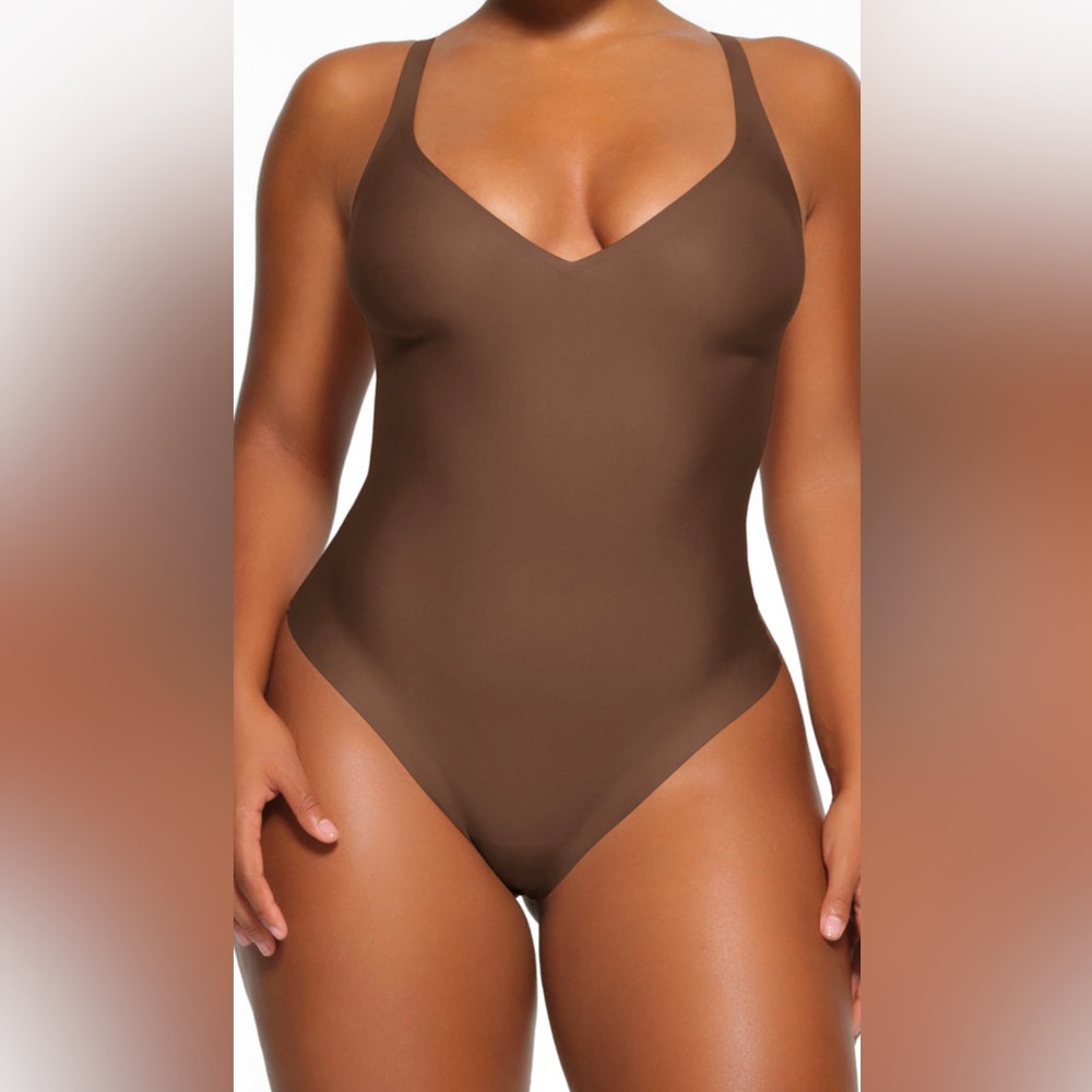 SKIMS BODY Plunge Bodysuit (Retails $80)
